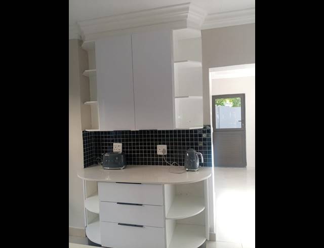 7 BEDROOM HOUSE FOR SALE IN MIDSTREAM ESTATE